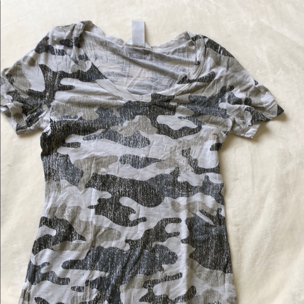 Hardtail camp v neck